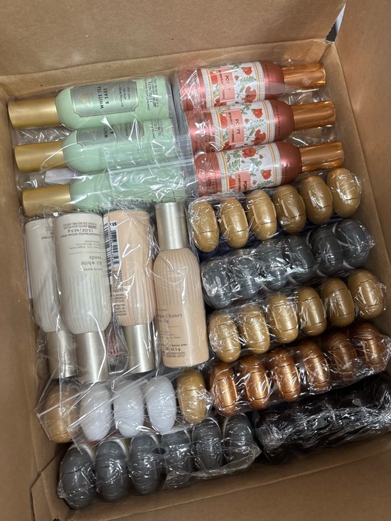 Bath & Body Works Other - Bath & Body Works assorted body wash set in mint green, coral, gold, gray, white